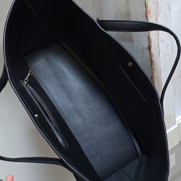 Minimalist Leather Shoulder Tote Bag - Picture 11 of 16